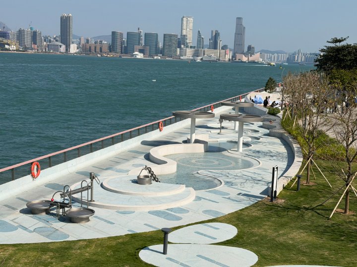 【西營盤海濱公園2026】親子實測！交通/開放時間/預約攻略｜必玩片片雲海☁️＋維港嬉沙區