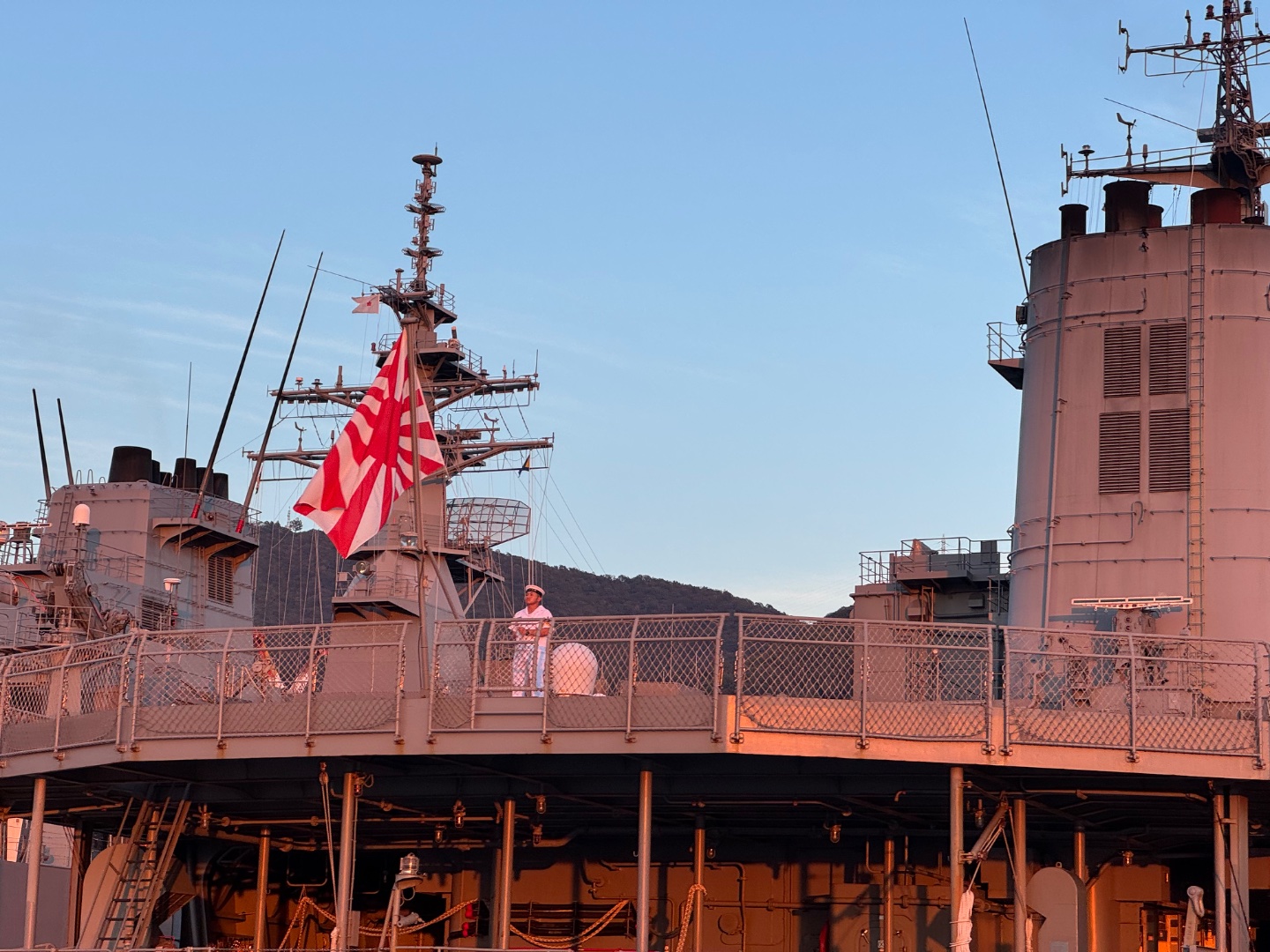 夕陽航班，可以睇到海上自衞隊船艦同埋日落，於官網預約。
其他航班，最少兩日前經 Klook 預約。

官網: https://bunker-supply.com/service/sightseeing_cruise/
Klook: https://www....