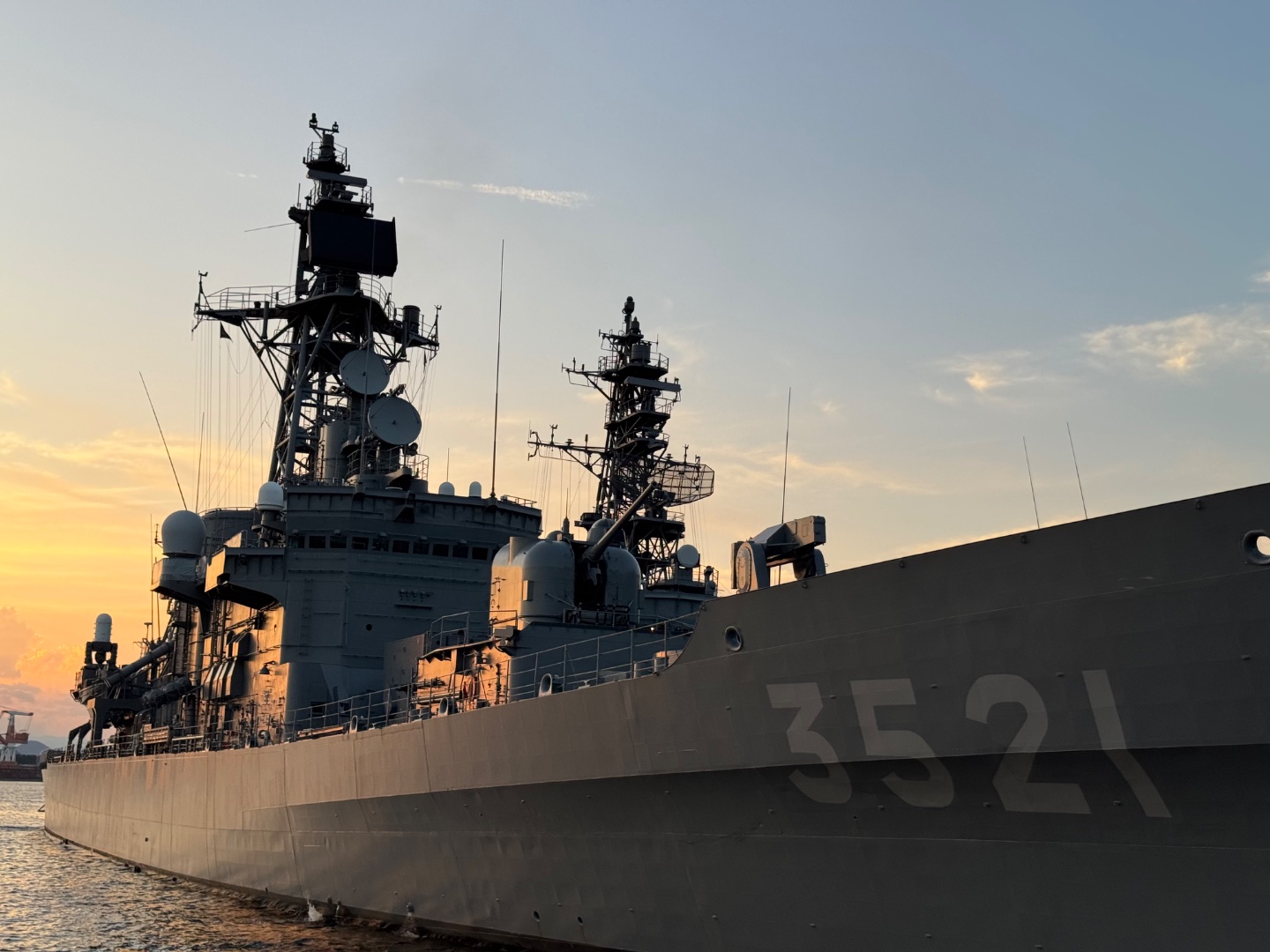 夕陽航班，可以睇到海上自衞隊船艦同埋日落，於官網預約。
其他航班，最少兩日前經 Klook 預約。

官網: https://bunker-supply.com/service/sightseeing_cruise/
Klook: https://www....