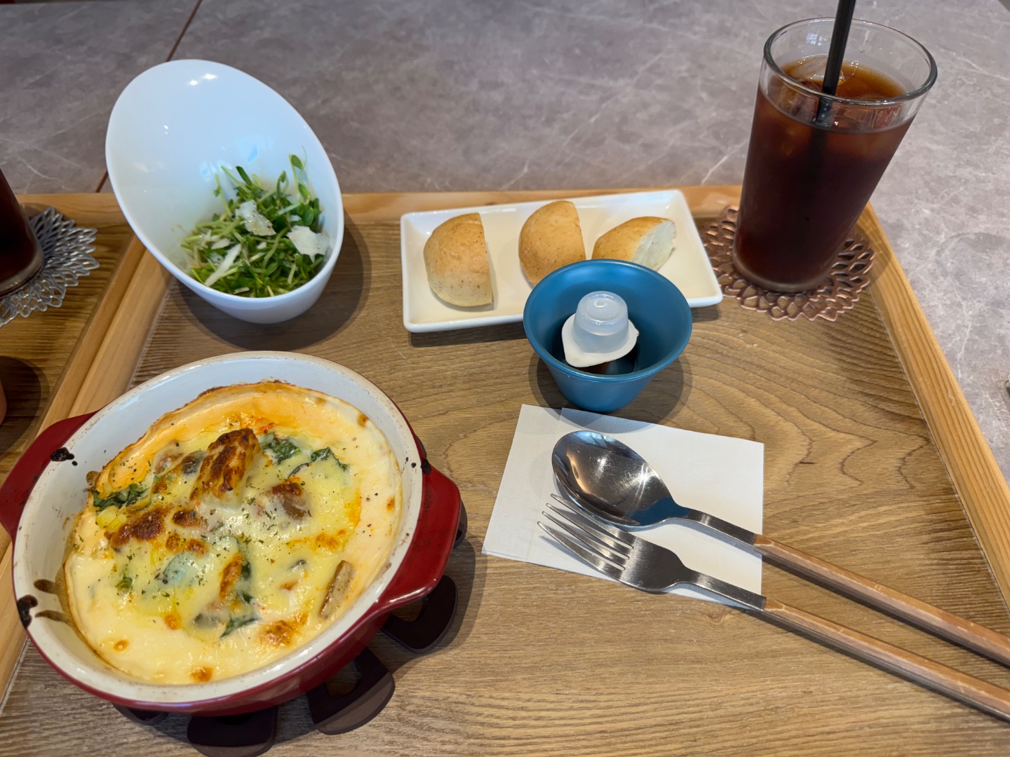 焗牛面頰長通粉釀蝦蝦、焗蔬菜長通粉