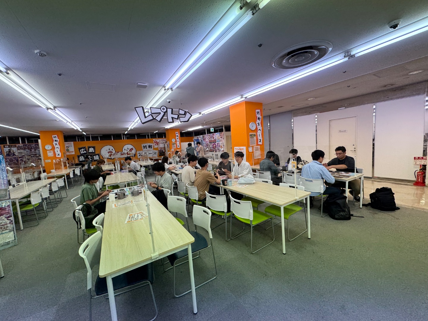 4樓有遊戲卡站、大型模型店