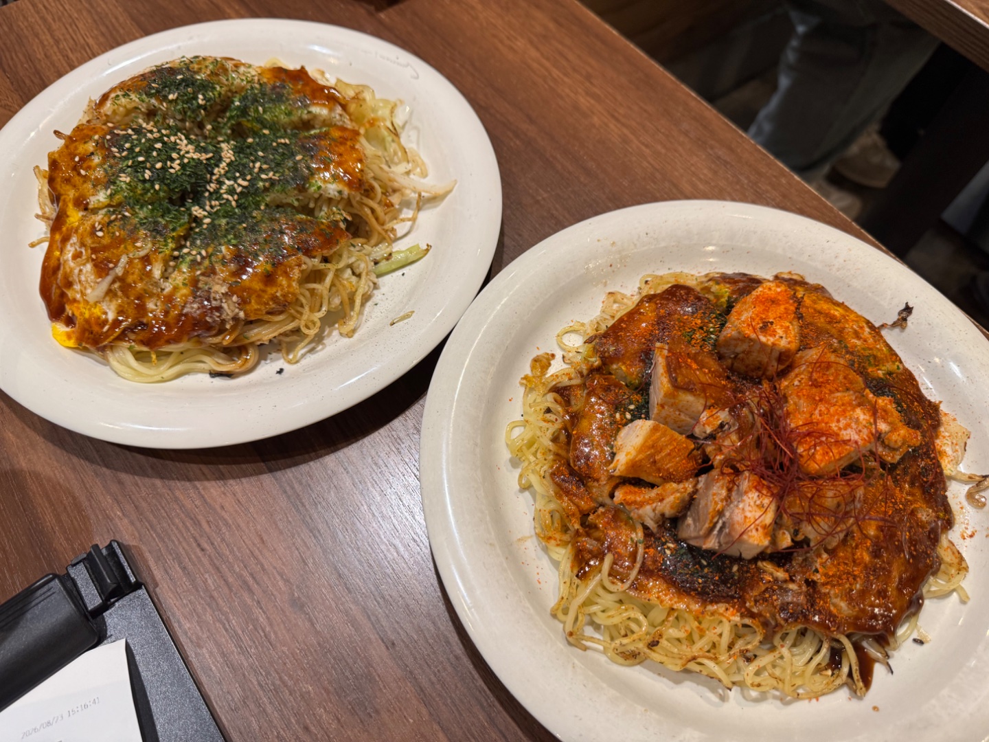 - 廣島燒 (double 菜) x 1
- 廣島燒 (+燒雞) 點知係辣嘅 x 1
- 飲品吧 x 1

(原來超大份，早知叫個 mini版俾阿仔)

Last order @ 8pm