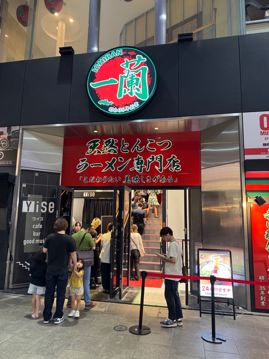 在本通商店街遇到養機械狗的男人。