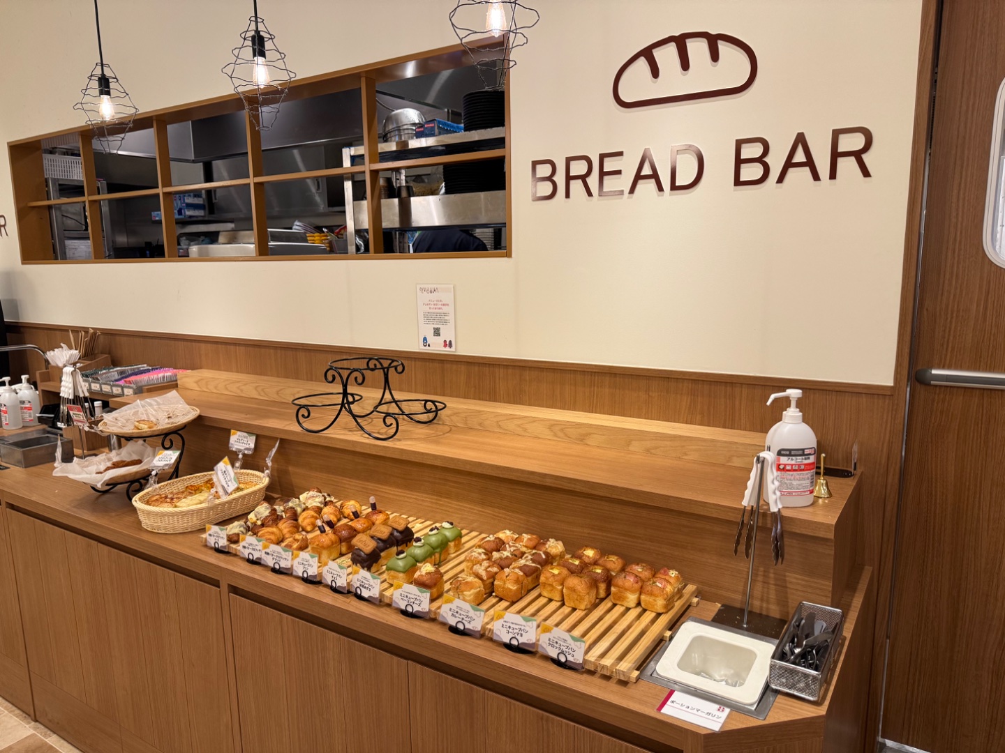 BAQET

兒童餐 JPY 800 有找，包埋麵包吧同飲品任飲，大食兒童天堂 (12歲以下)。