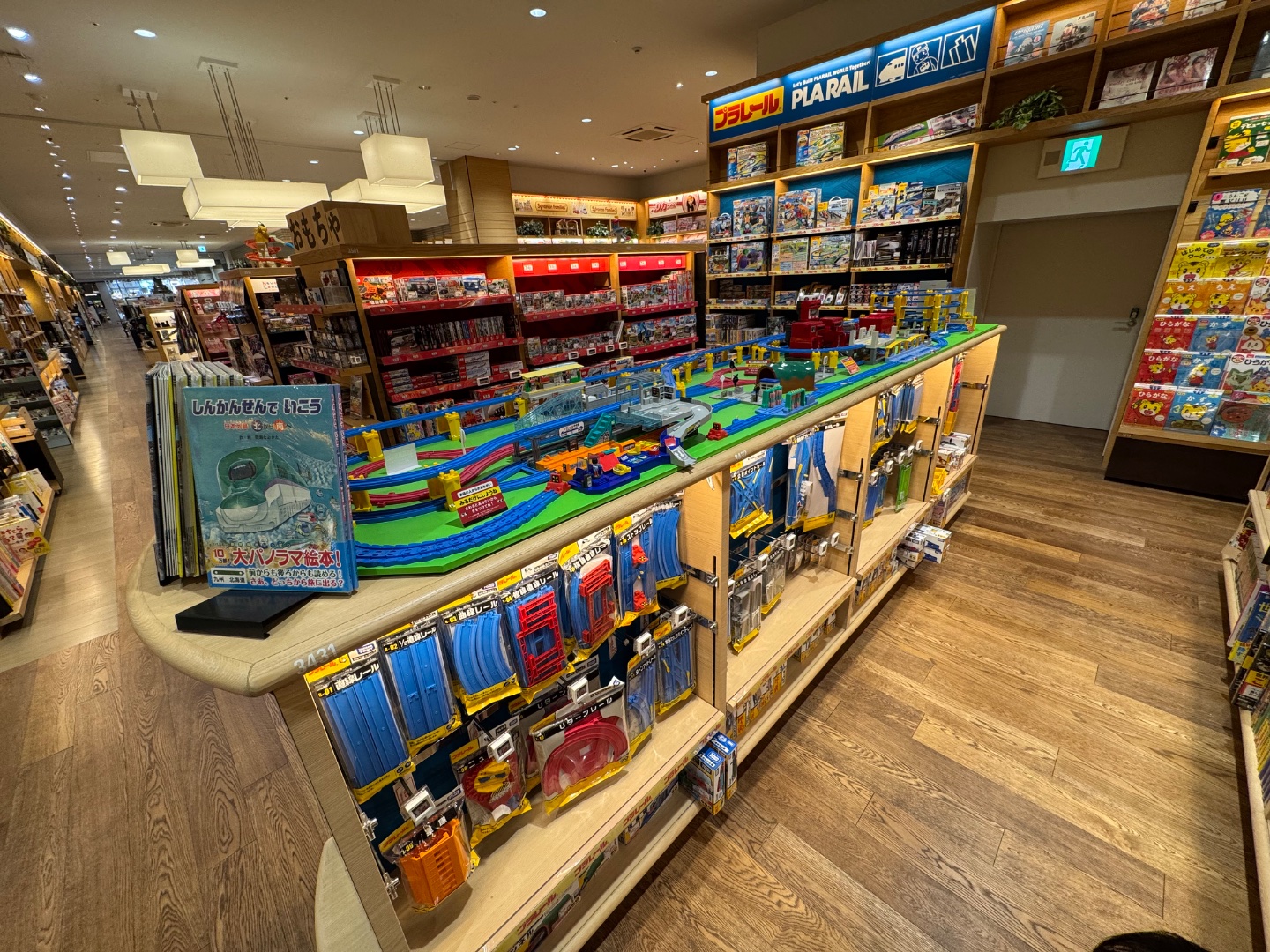 3/F 有玩具部 (LEGO, Tomica, 兒童書店等等)